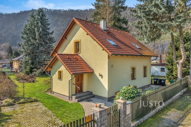 Prodej chaty 120 m² s pozemkem 646 m² + terasa 18 m²