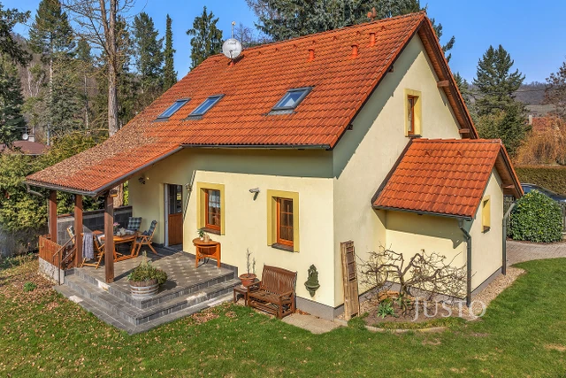 Prodej chaty 120 m² s pozemkem 646 m² + terasa 18 m²