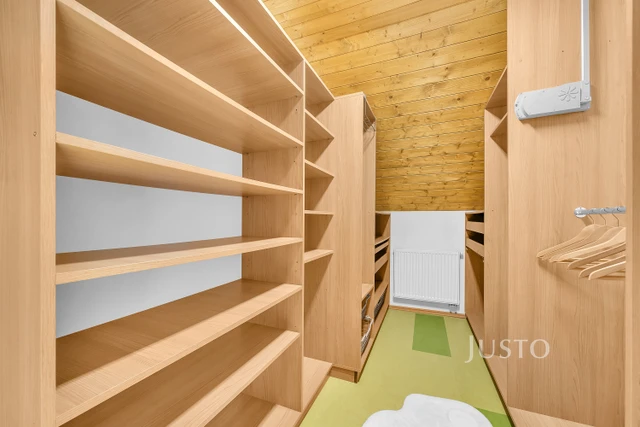 Prodej chaty 120 m² s pozemkem 646 m² + terasa 18 m²