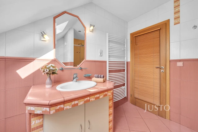 Prodej chaty 120 m² s pozemkem 646 m² + terasa 18 m²
