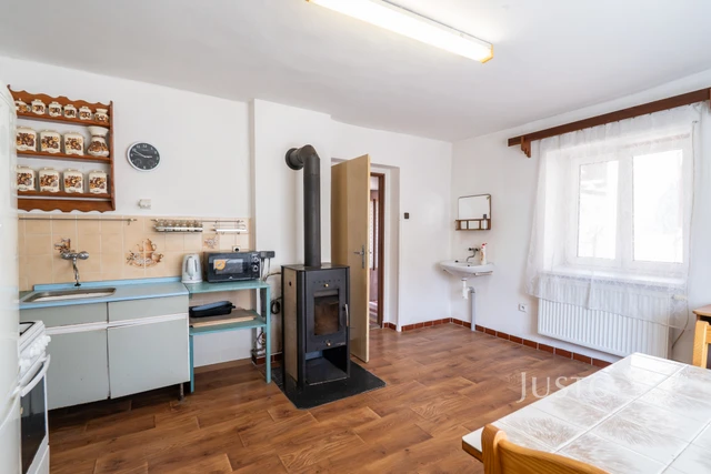 Prodej rodinného domu 51 m² s pozemkem 957 m²