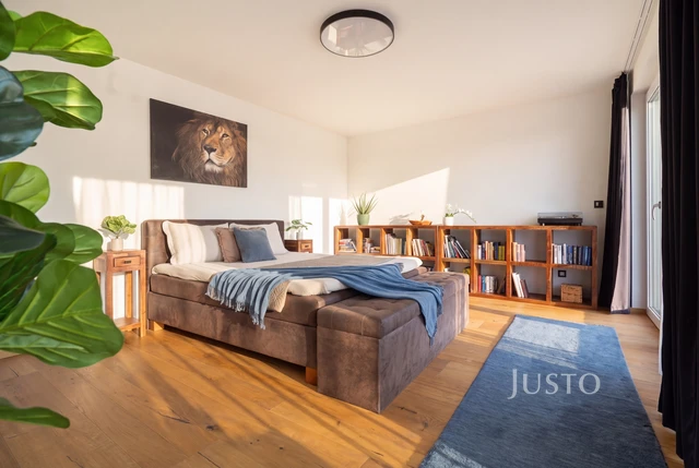 Prodej rodinného domu 349 m² s pozemkem 1 385 m²