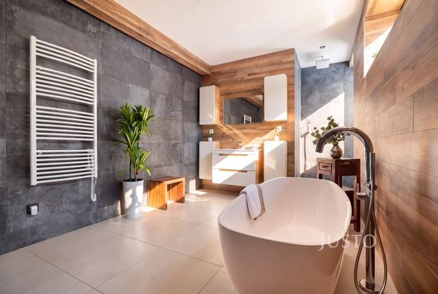 Prodej rodinného domu 349 m² s pozemkem 1 385 m²