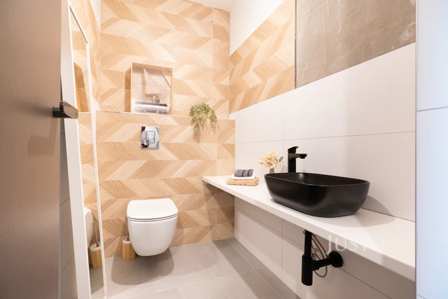 Prodej rodinného domu 349 m² s pozemkem 1 385 m²