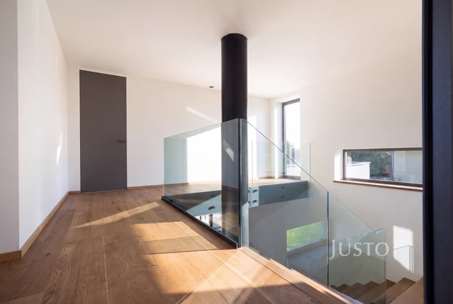 Prodej rodinného domu 349 m² s pozemkem 1 385 m²
