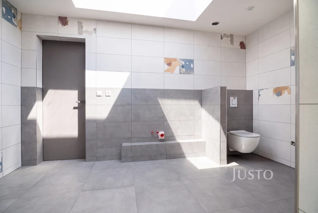 Prodej rodinného domu 349 m² s pozemkem 1 385 m²