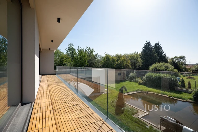 Prodej rodinného domu 349 m² s pozemkem 1 385 m²