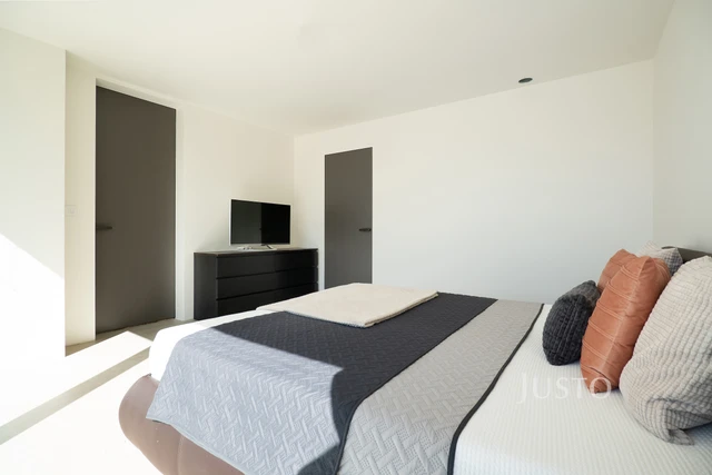 Prodej rodinného domu 349 m² s pozemkem 1 385 m²