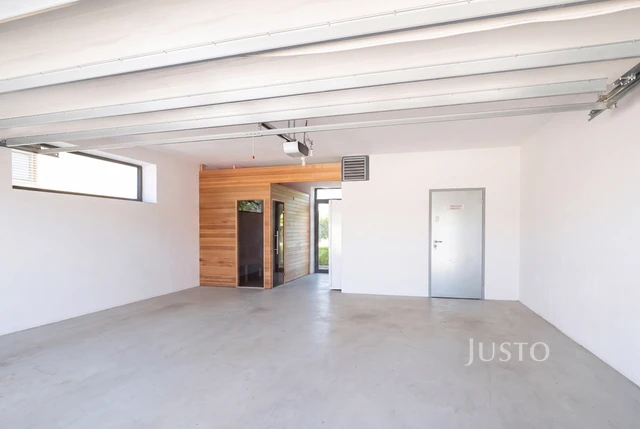 Prodej rodinného domu 349 m² s pozemkem 1 385 m²