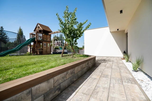 Prodej rodinného domu 349 m² s pozemkem 1 385 m²