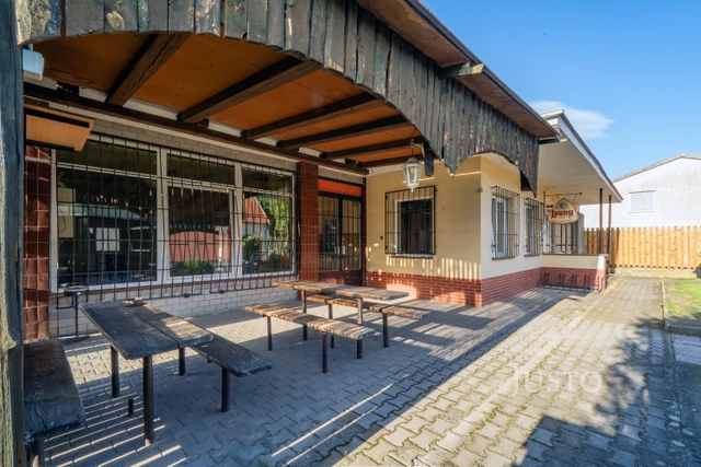 Prodej komerčních prostor 192 m² s pozemkem 995 m²