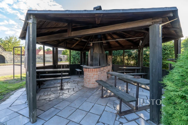 Prodej komerčních prostor 192 m² s pozemkem 995 m²