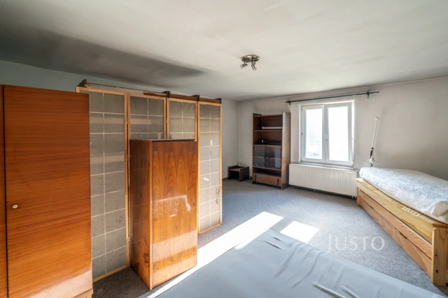Prodej komerčních prostor 192 m² s pozemkem 995 m²