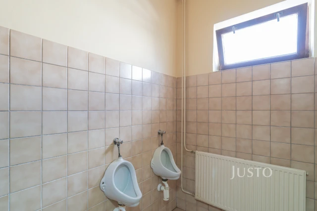 Prodej komerčních prostor 192 m² s pozemkem 995 m²