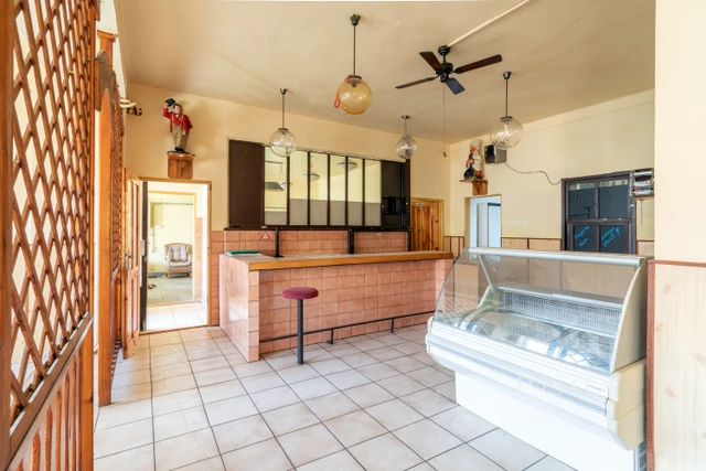 Prodej komerčních prostor 192 m² s pozemkem 995 m²