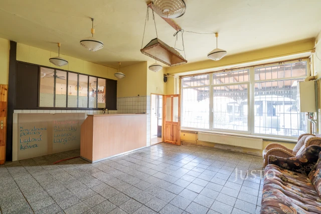 Prodej komerčních prostor 192 m² s pozemkem 995 m²