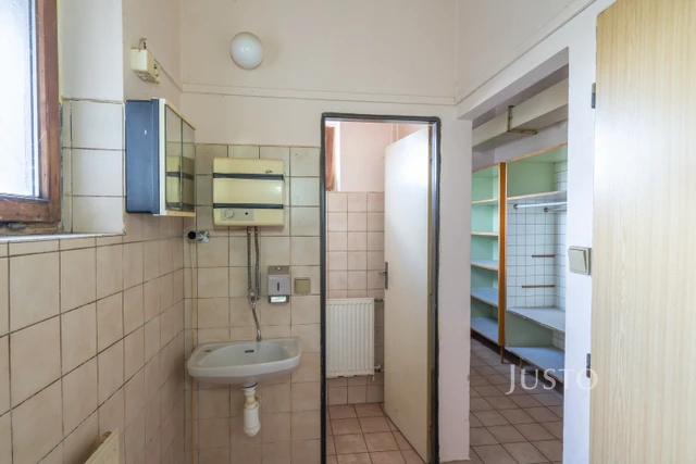 Prodej komerčních prostor 192 m² s pozemkem 995 m²