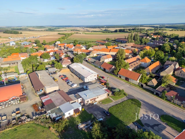 Prodej komerčních prostor 192 m² s pozemkem 995 m²