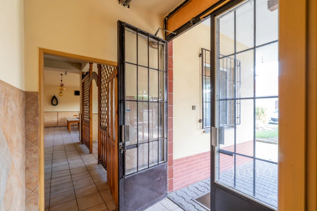 Prodej komerčních prostor 192 m² s pozemkem 995 m²