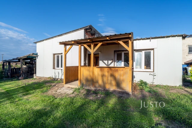 Prodej komerčních prostor 192 m² s pozemkem 995 m²