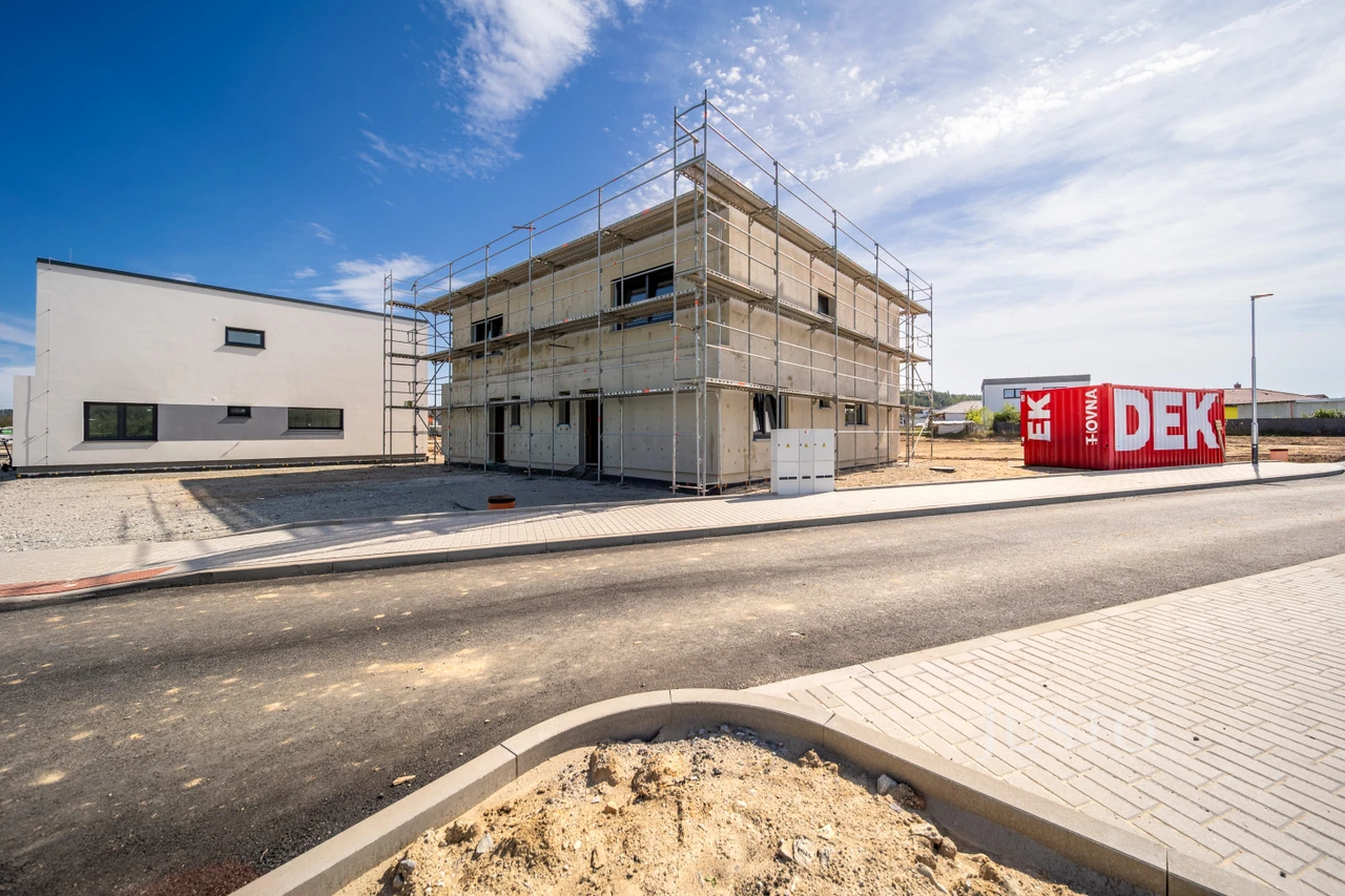 Prodej 5+kk 123 m² + zahrada 251 m² + terasa + parkování