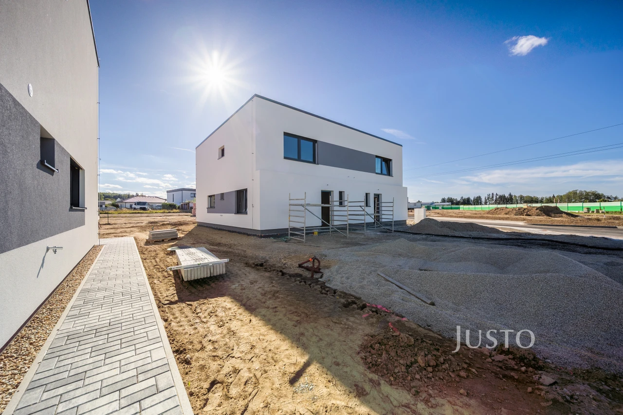 Prodej 5+kk 123 m² + zahrada 122 m² + terasa + parkování