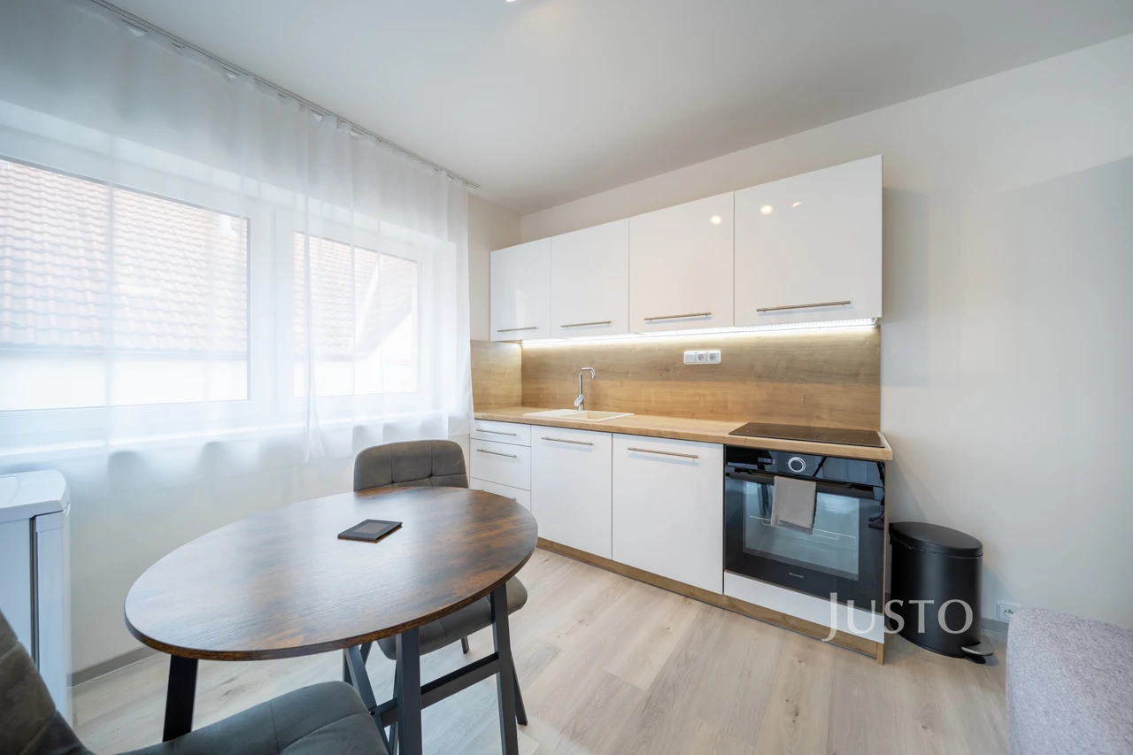 Pronájem 2+kk 48 m² + terasa 11 m²