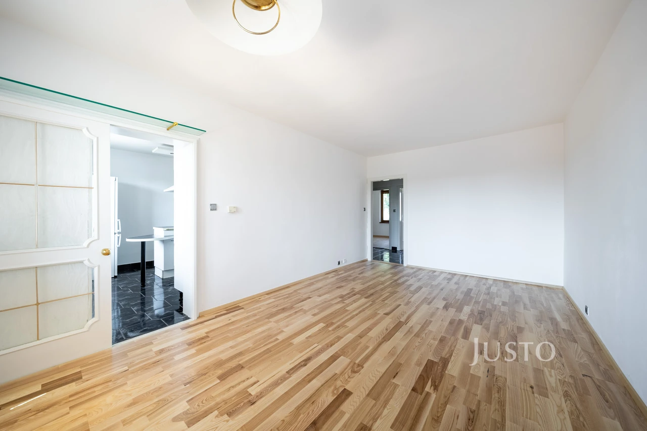 Pronájem 4+1 125 m² + balkón 3 m² + garáž