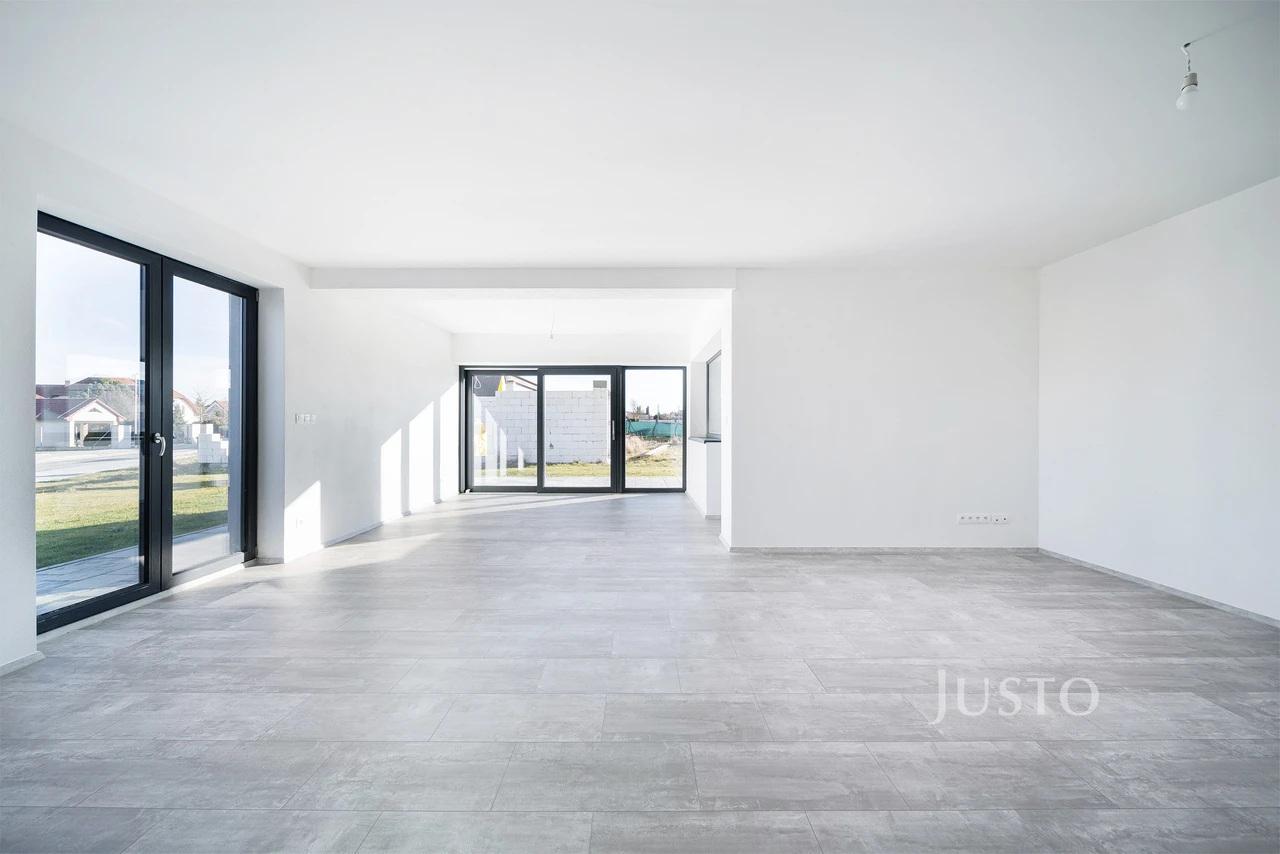 Prodej 5+kk 152 m² + zahrada 272 m² + terasa 81 m² + parkování