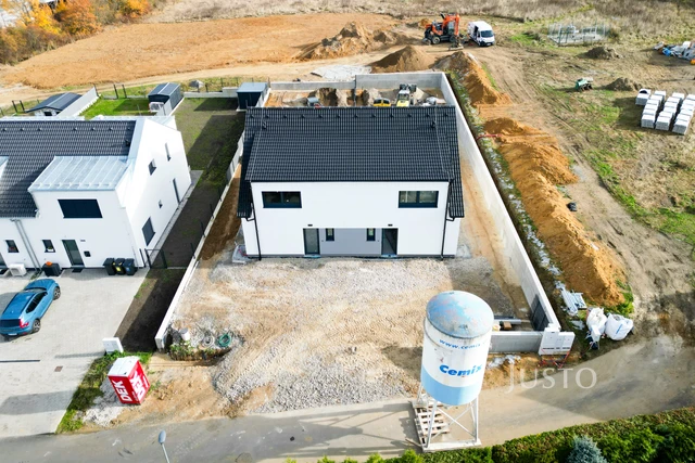 REZERVOVÁNO - Prodej 5+kk 121 m² + zahrada 285 m² + terasa 13 m² + parkování