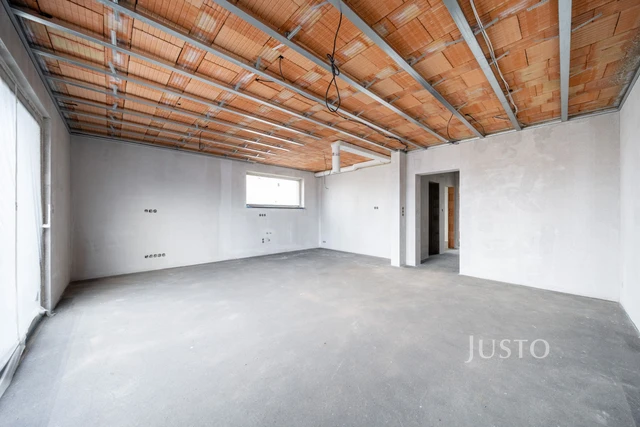 REZERVOVÁNO - Prodej 5+kk 121 m² + zahrada 285 m² + terasa 13 m² + parkování