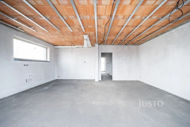REZERVOVÁNO - Prodej 5+kk 121 m² + zahrada 285 m² + terasa 13 m² + parkování