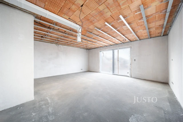 REZERVOVÁNO - Prodej 5+kk 121 m² + zahrada 285 m² + terasa 13 m² + parkování