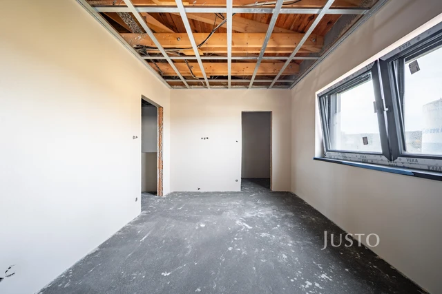 REZERVOVÁNO - Prodej 5+kk 121 m² + zahrada 285 m² + terasa 13 m² + parkování