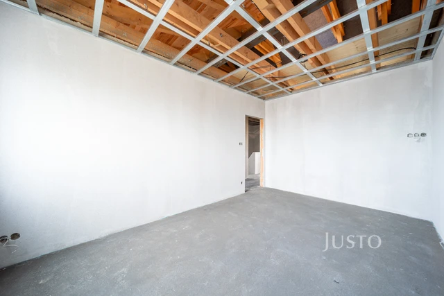 REZERVOVÁNO - Prodej 5+kk 121 m² + zahrada 285 m² + terasa 13 m² + parkování