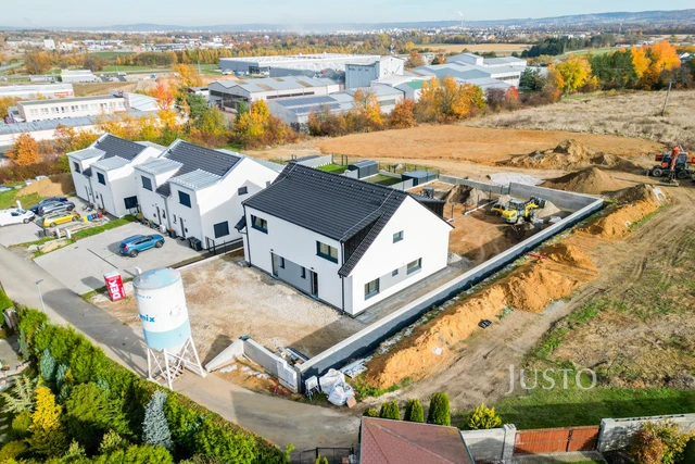 REZERVOVÁNO - Prodej 5+kk 121 m² + zahrada 285 m² + terasa 13 m² + parkování