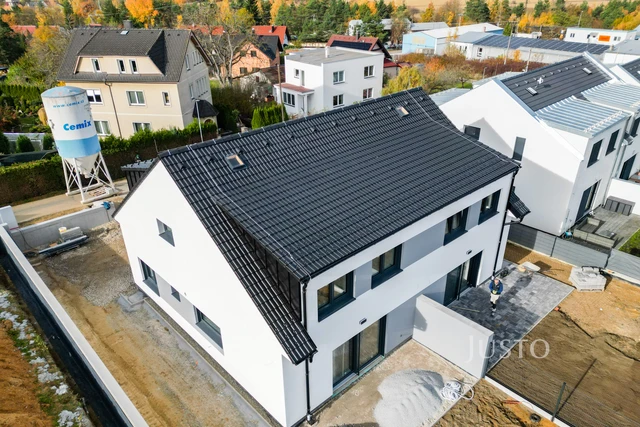 REZERVOVÁNO - Prodej 5+kk 121 m² + zahrada 285 m² + terasa 13 m² + parkování
