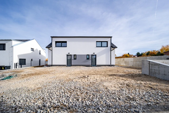 REZERVOVÁNO - Prodej 5+kk 121 m² + zahrada 285 m² + terasa 13 m² + parkování