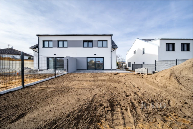 PRODÁNO - Prodej 5+kk 121 m² + zahrada 282 m² + terasa 13 m² + parkování