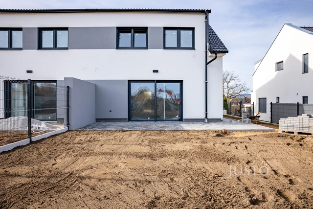 PRODÁNO - Prodej 5+kk 121 m² + zahrada 282 m² + terasa 13 m² + parkování