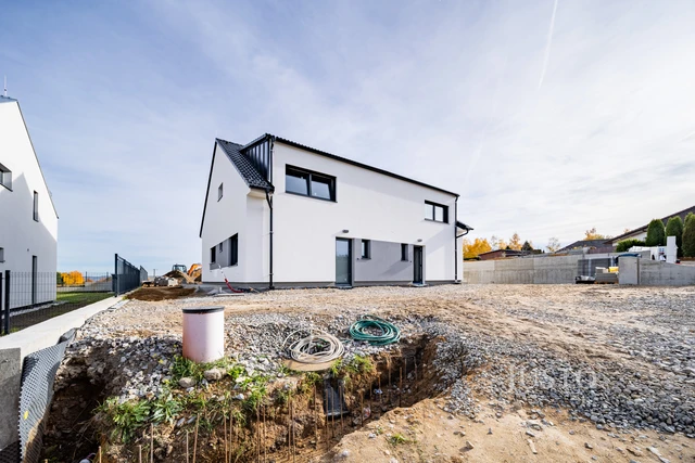 PRODÁNO - Prodej 5+kk 121 m² + zahrada 282 m² + terasa 13 m² + parkování