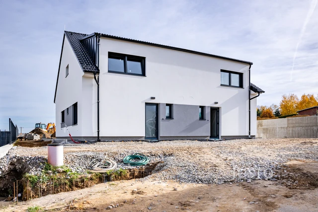 PRODÁNO - Prodej 5+kk 121 m² + zahrada 282 m² + terasa 13 m² + parkování