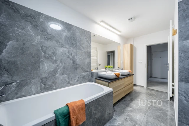 Prodej 3+kk 72 m² + terasa 54 m² + parkování