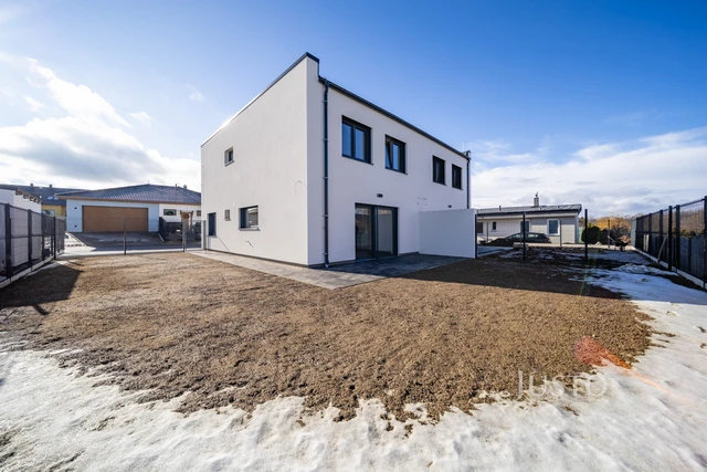 Prodej 5+kk 121 m² + zahrada 174 m² + terasa 13 m² + parkování