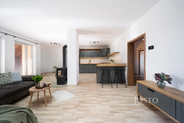 Prodej rodinného domu 141 m² s pozemkem 385 m² + terasa 7 m² + balkón 4 m²