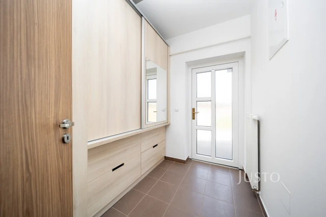 Prodej rodinného domu 141 m² s pozemkem 385 m² + terasa 7 m² + balkón 4 m²