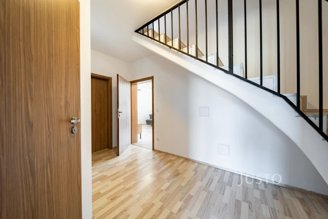 Prodej rodinného domu 141 m² s pozemkem 385 m² + terasa 7 m² + balkón 4 m²