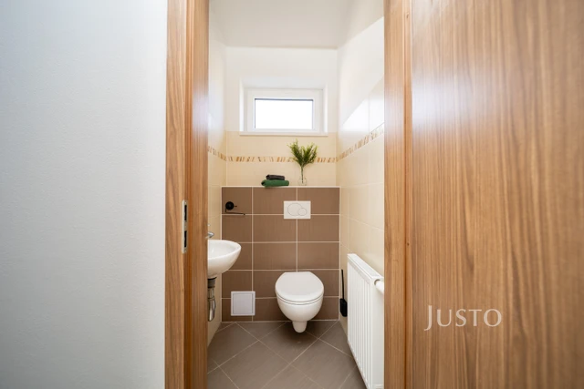 Prodej rodinného domu 141 m² s pozemkem 385 m² + terasa 7 m² + balkón 4 m²