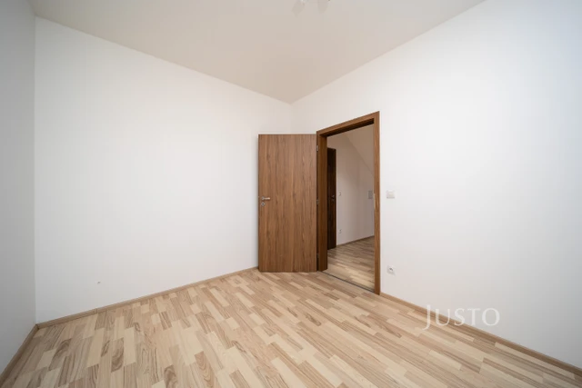 Prodej rodinného domu 141 m² s pozemkem 385 m² + terasa 7 m² + balkón 4 m²