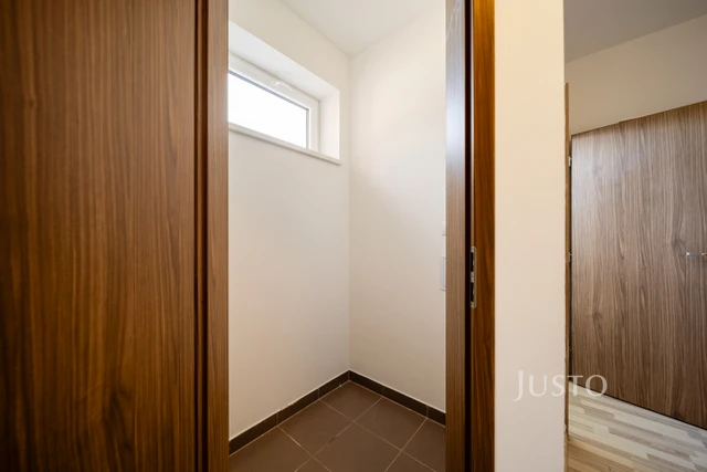 Prodej rodinného domu 141 m² s pozemkem 385 m² + terasa 7 m² + balkón 4 m²